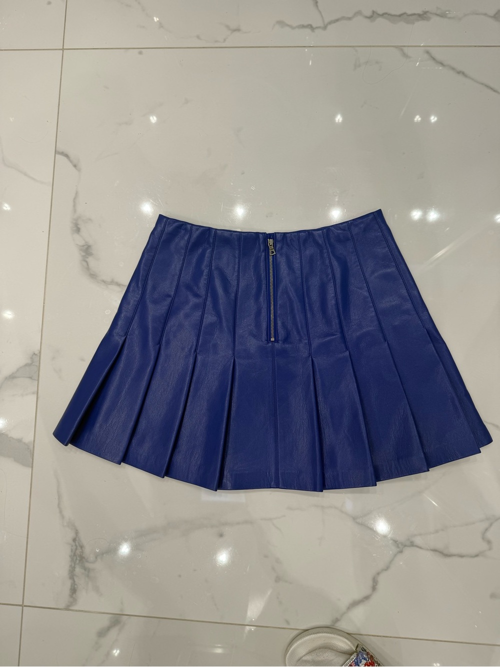 Alice + Olivia Royal Blue Pleated Leather Mini Skirt, NWT , size 6 - Picture 3 of 5